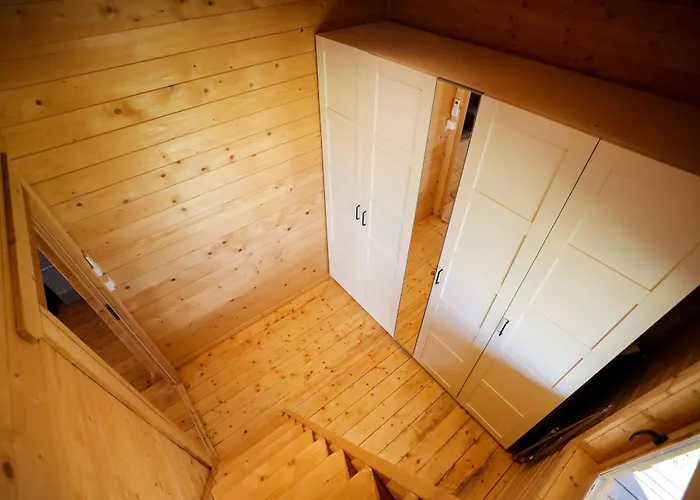 度假居 Caloroczny Tel 512-589-997